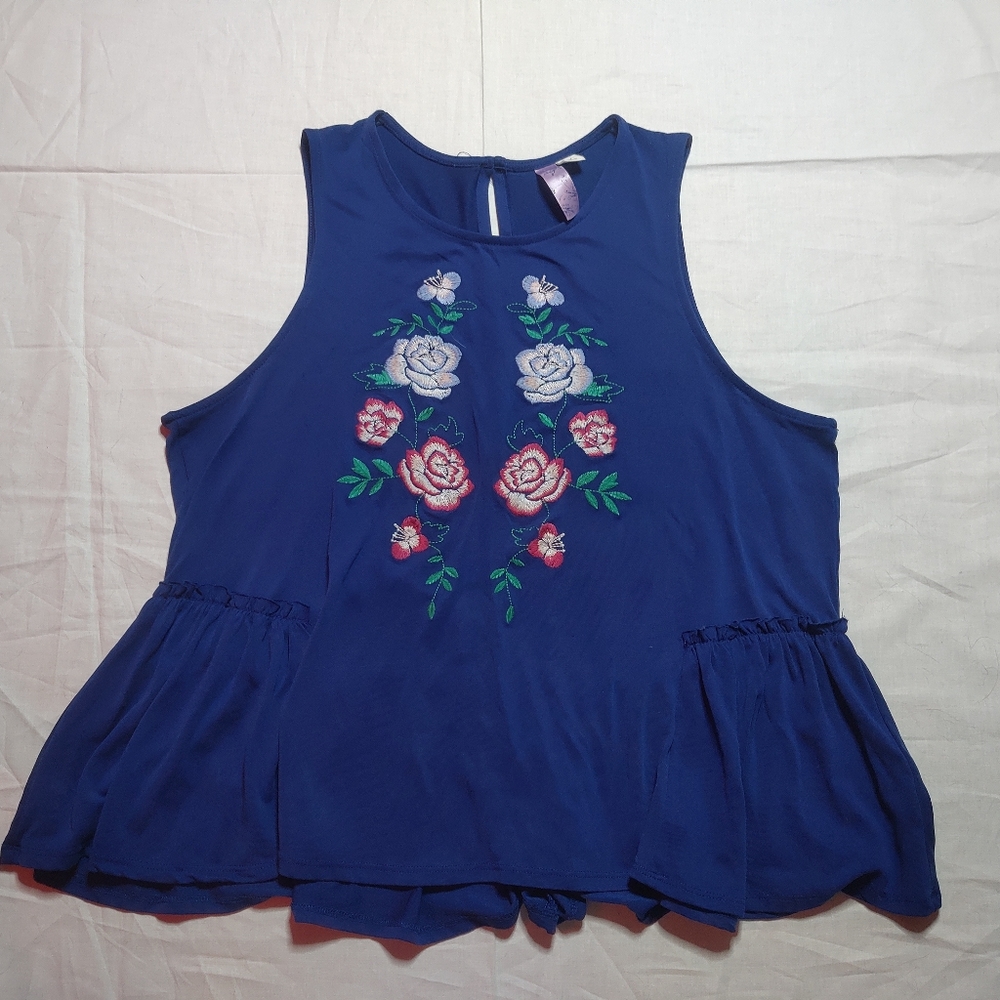 Alya Tank Top Women's Medium Blue Floral Embroidered Round Neck Keyhole Shirt